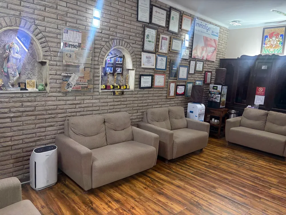 Interior waiting area of Smile 'n' Shine Dental Care Centre in DLF Phase 2, Gurugram